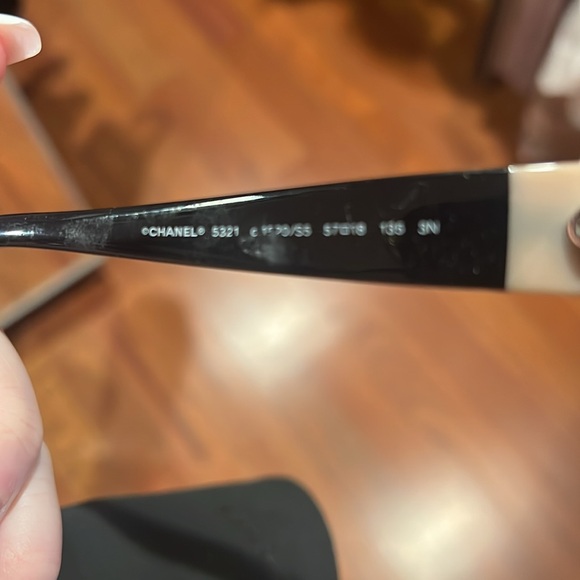 Chanel CC Interlocking cat eye sunglasses - Picture 13 of 14